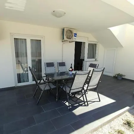 Apartment Valuna *
