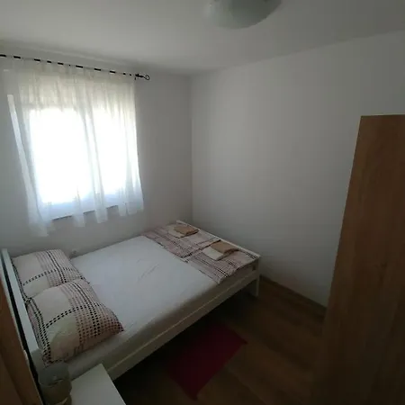Apartment Valuna *